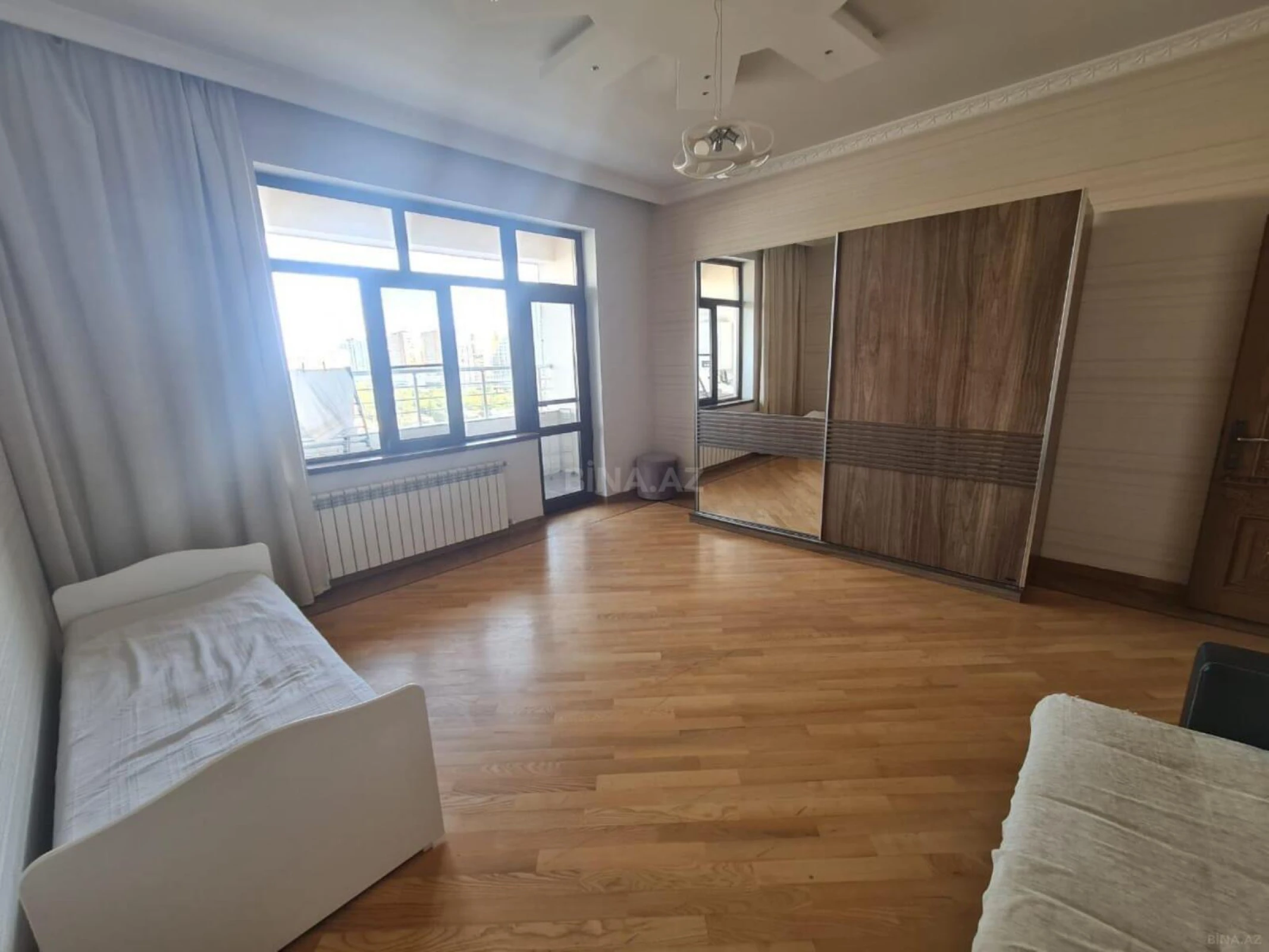 Kirayə verilir 3 otaqlı mənzil 160 m²