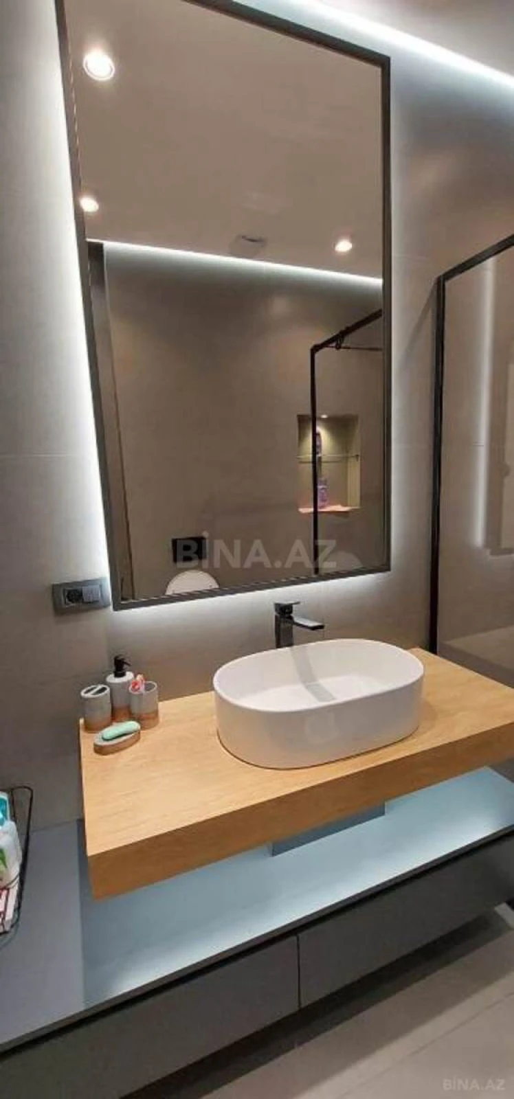 Satılır 3 otaqlı mənzil 130 m²