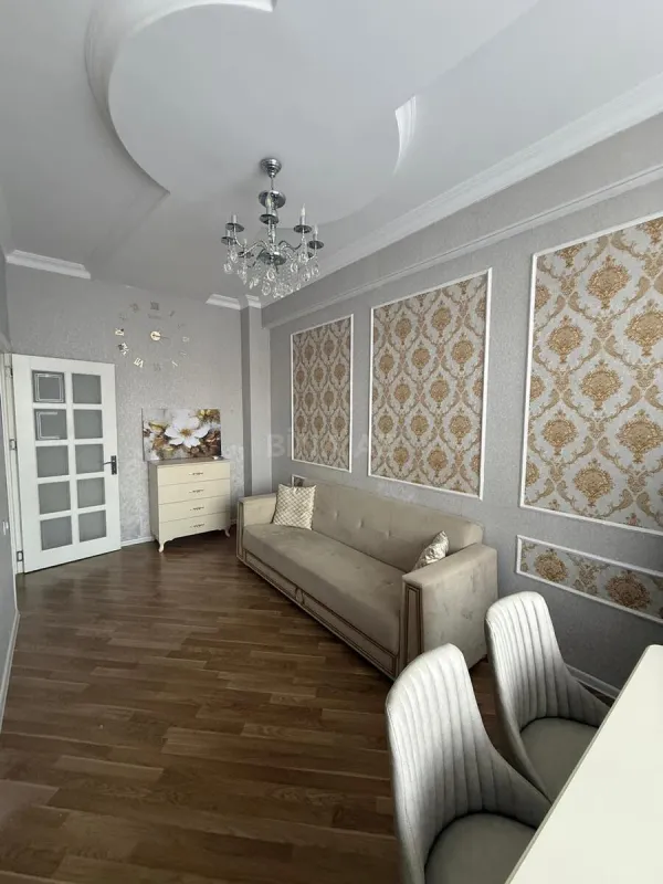 Kirayə verilir 2 otaqlı mənzil 60 m²