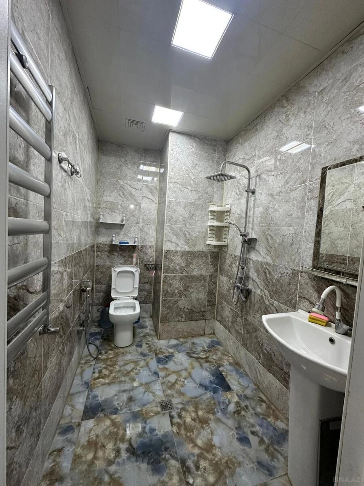Kirayə verilir 2 otaqlı mənzil 60 m²