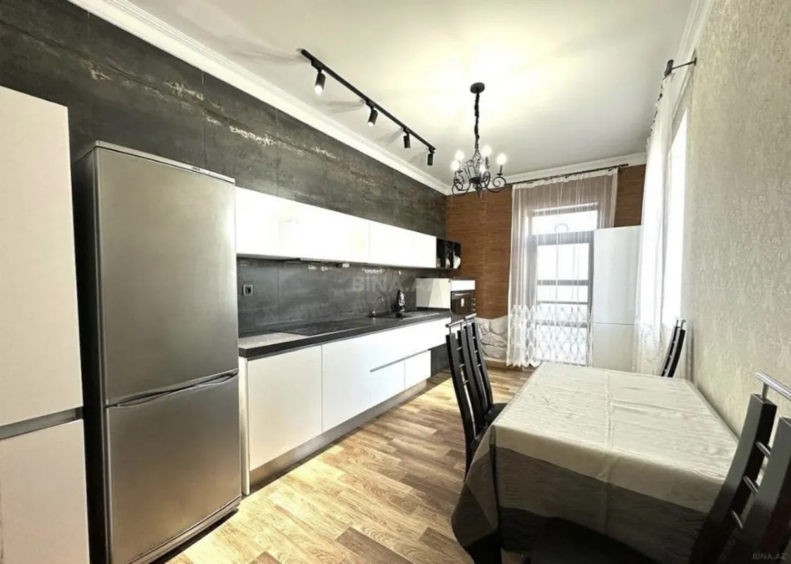 Satılır 5 otaqlı həyət evi 250 m²