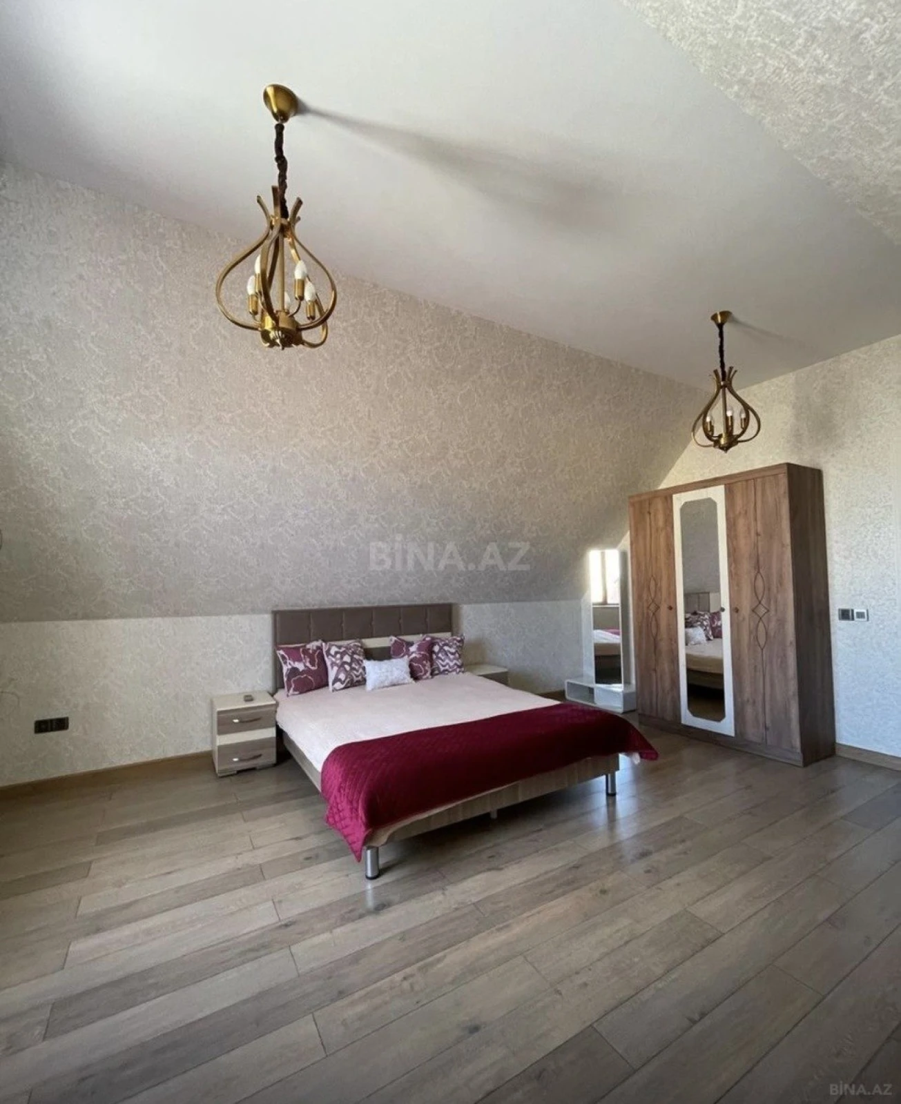 Satılır 5 otaqlı həyət evi 250 m²