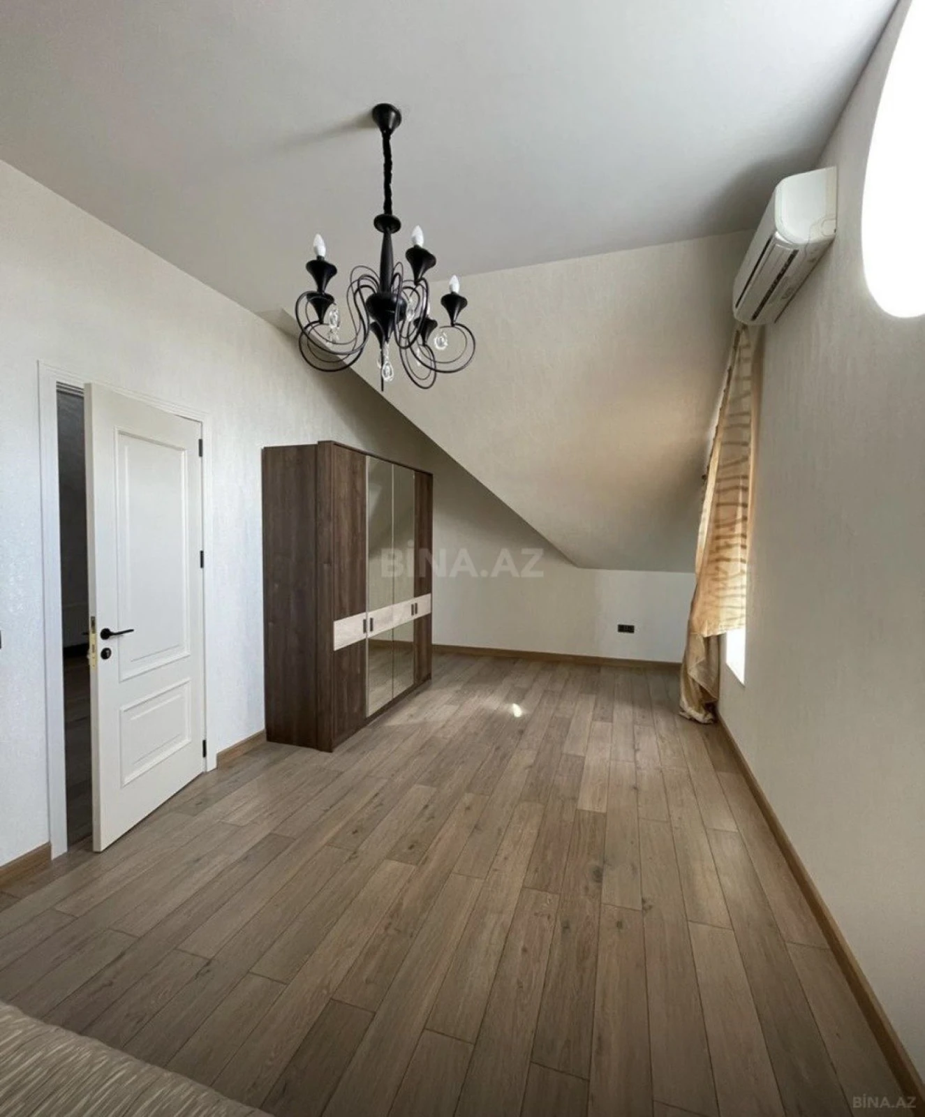 Satılır 5 otaqlı həyət evi 250 m²