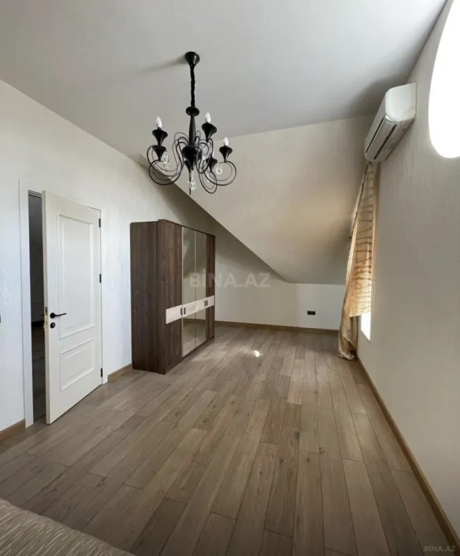 Satılır 5 otaqlı həyət evi 250 m²