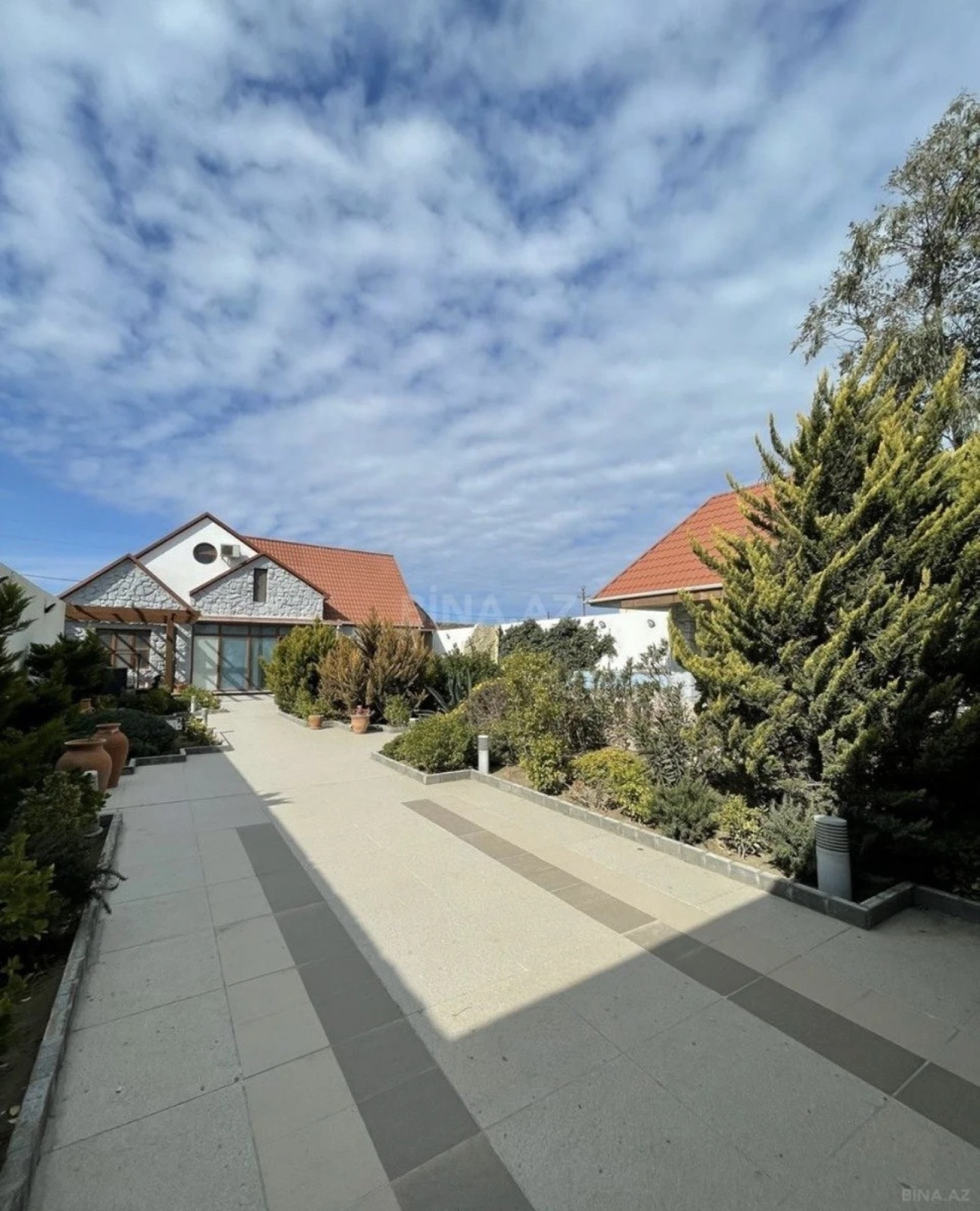 Satılır 5 otaqlı həyət evi 250 m²