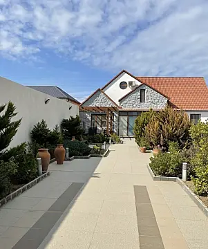 Satılır 5 otaqlı həyət evi 250 m²