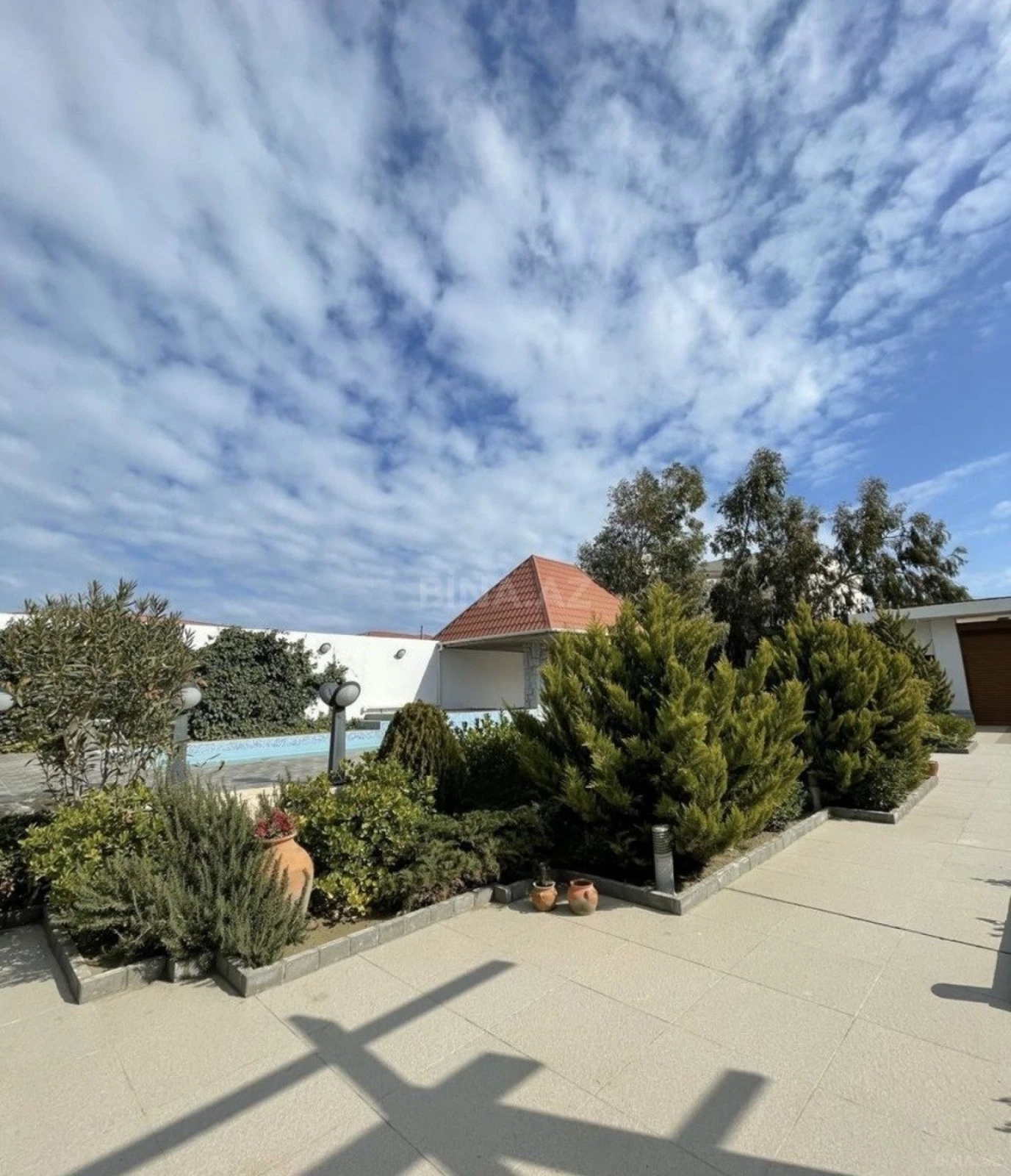 Satılır 5 otaqlı həyət evi 250 m²