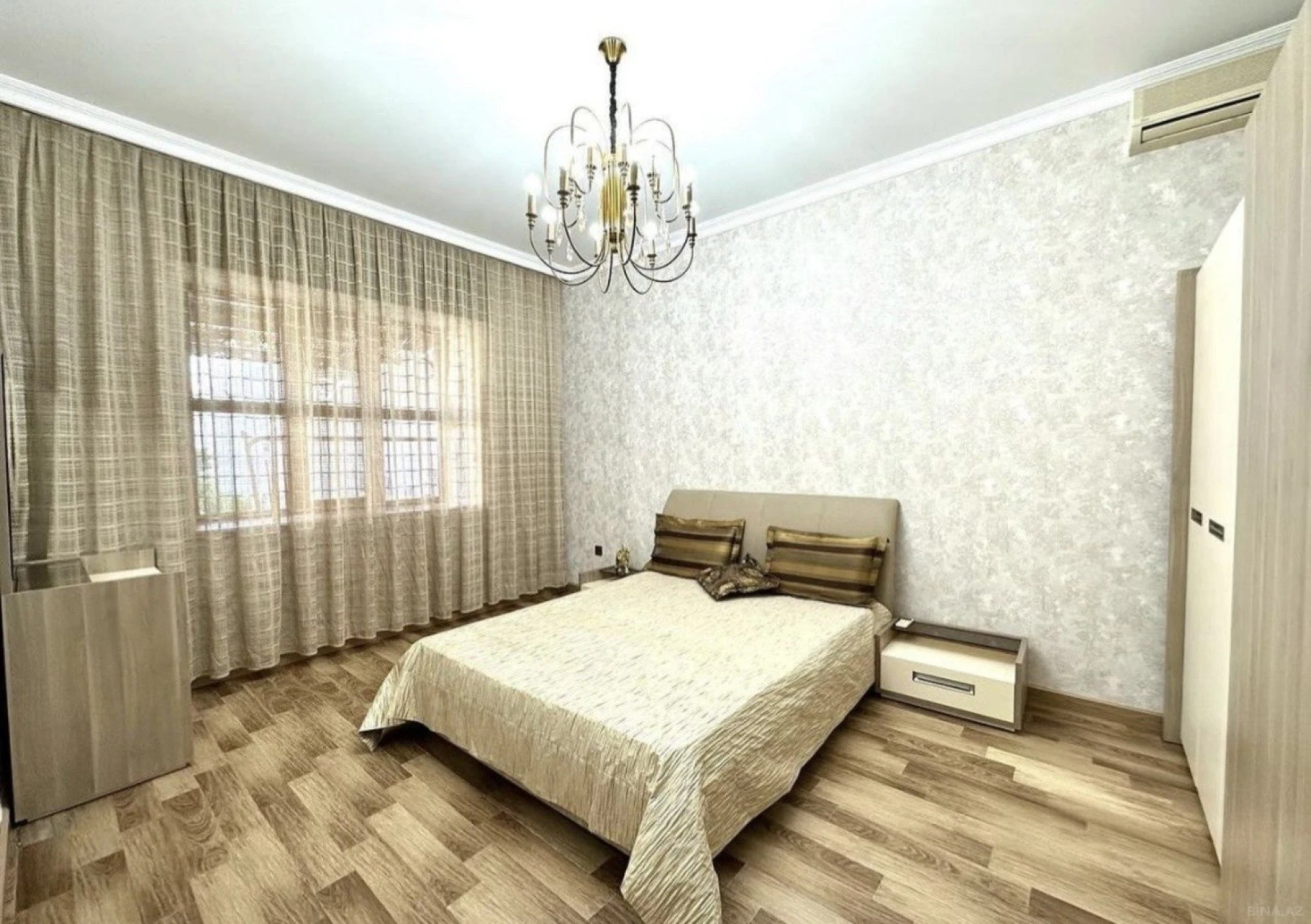 Satılır 5 otaqlı həyət evi 250 m²