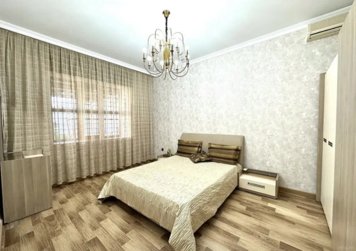 Satılır 5 otaqlı həyət evi 250 m²