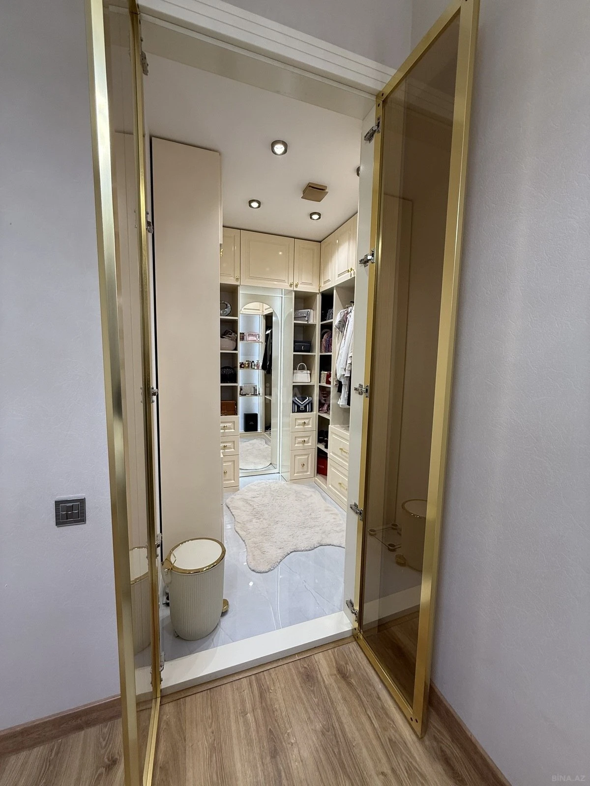 Satılır 2 otaqlı mənzil 90 m²