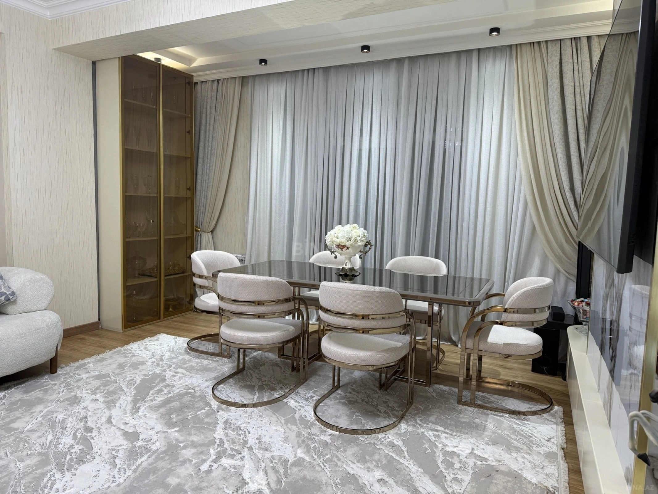 Satılır 2 otaqlı mənzil 90 m²