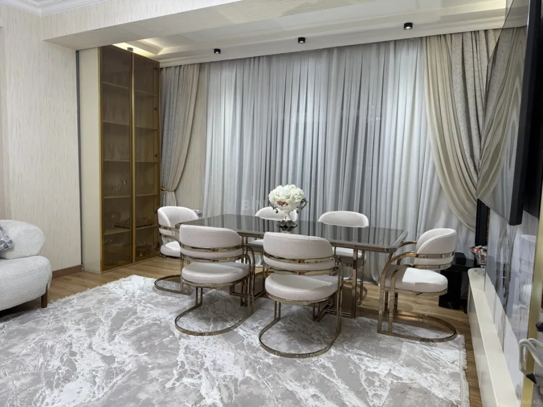 Satılır 2 otaqlı mənzil 90 m²