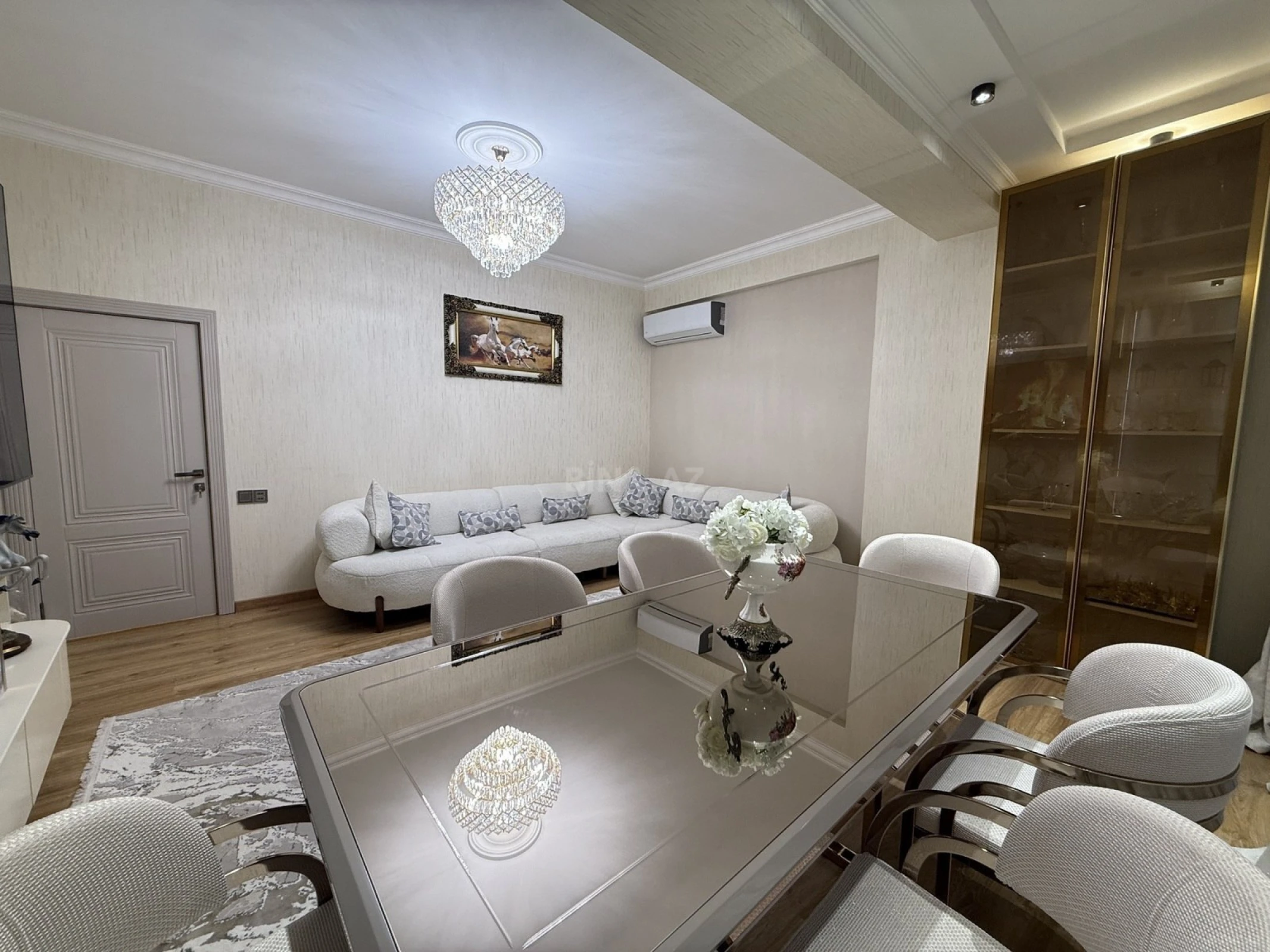 Satılır 2 otaqlı mənzil 90 m²