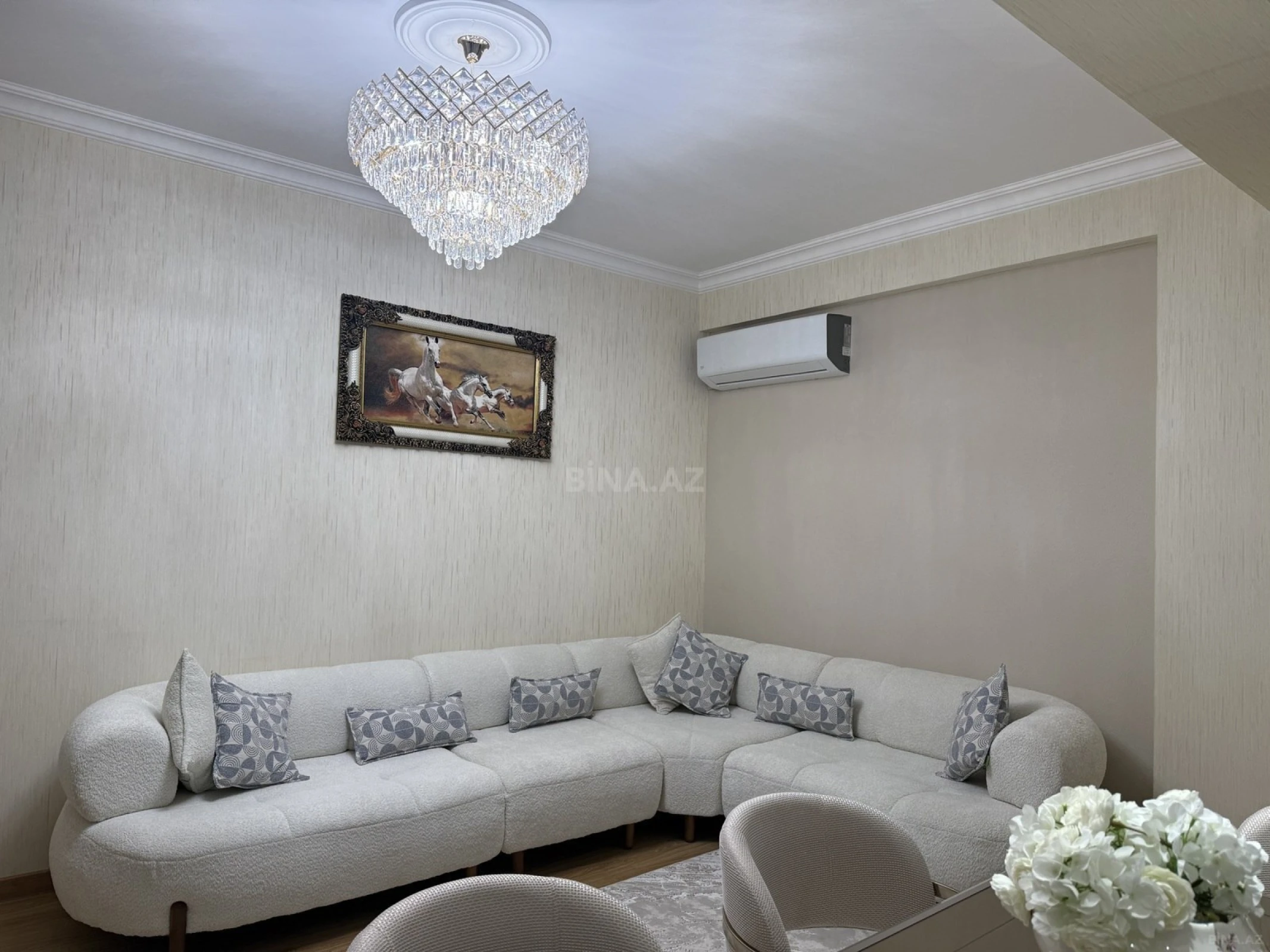 Satılır 2 otaqlı mənzil 90 m²
