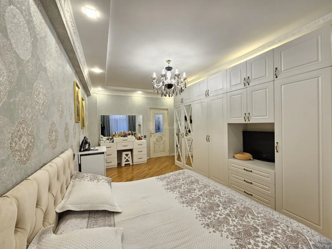 Satılır 3 otaqlı mənzil 127 m²