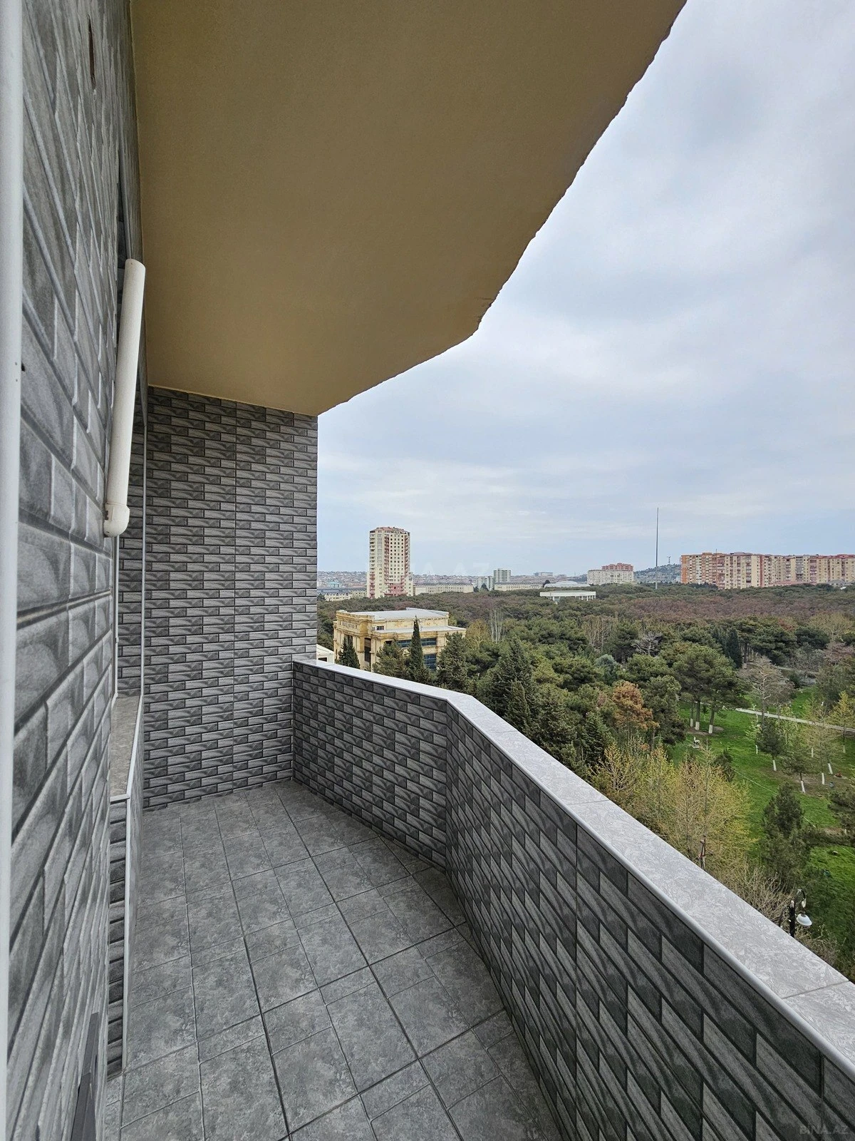 Satılır 3 otaqlı mənzil 127 m²