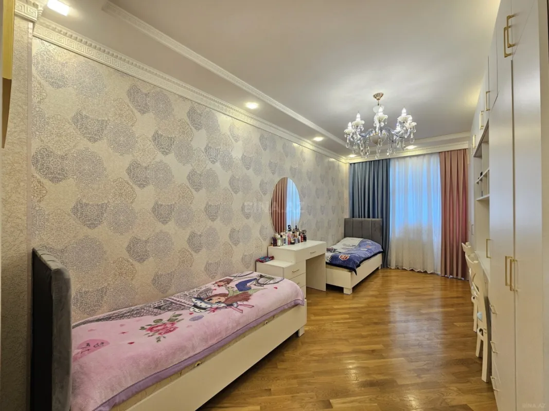 Satılır 3 otaqlı mənzil 127 m²