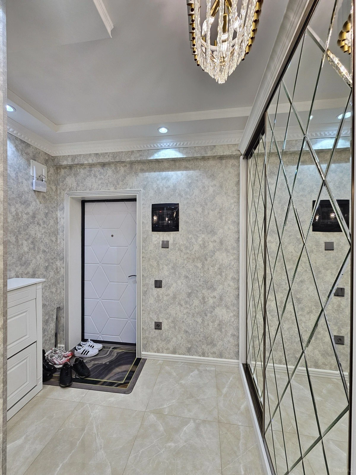 Satılır 3 otaqlı mənzil 127 m²