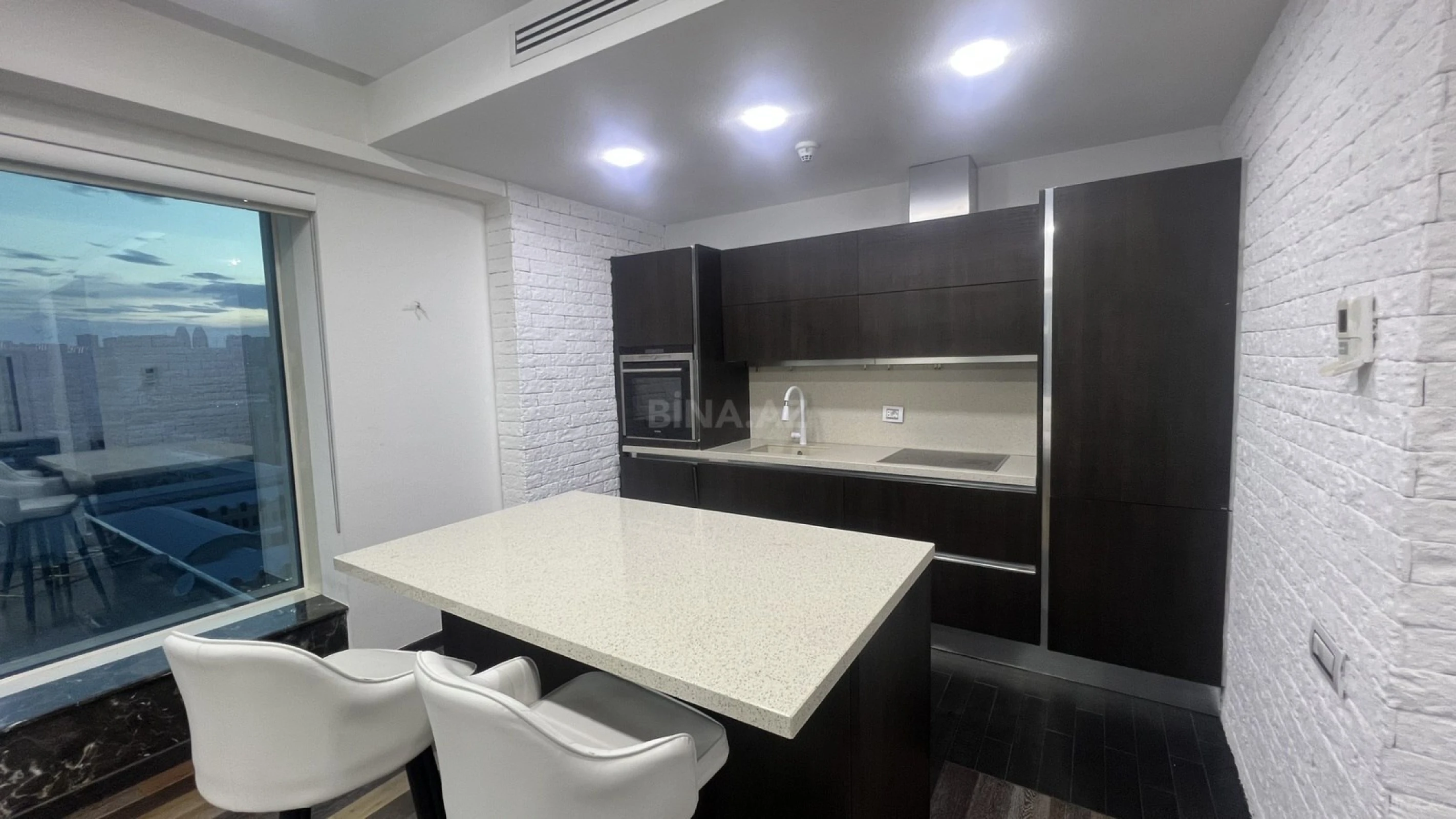 Kirayə verilir 2 otaqlı mənzil 100 m²