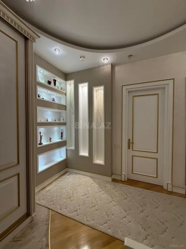 Satılır 3 otaqlı mənzil 130 m²