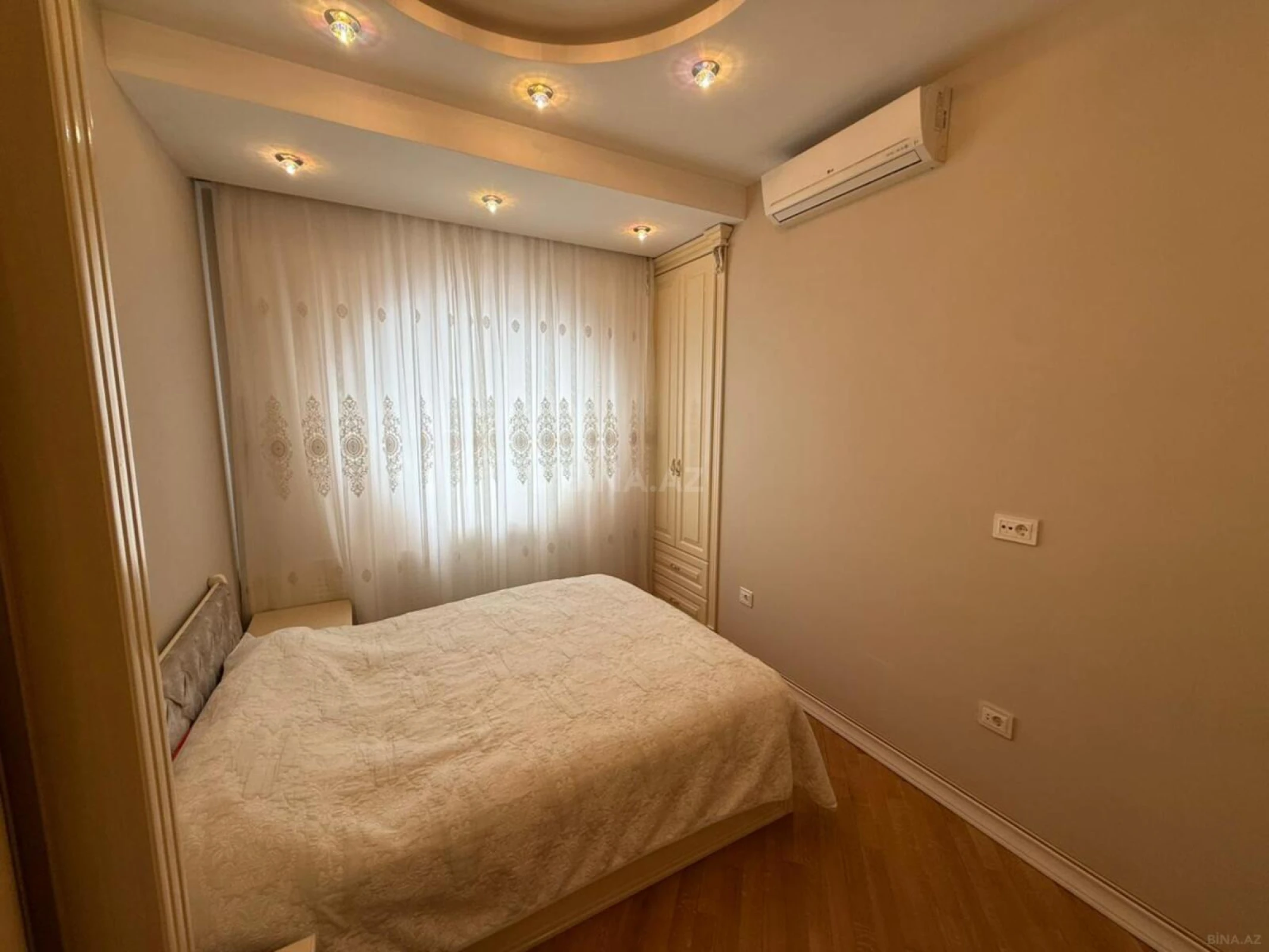 Satılır 3 otaqlı mənzil 130 m²