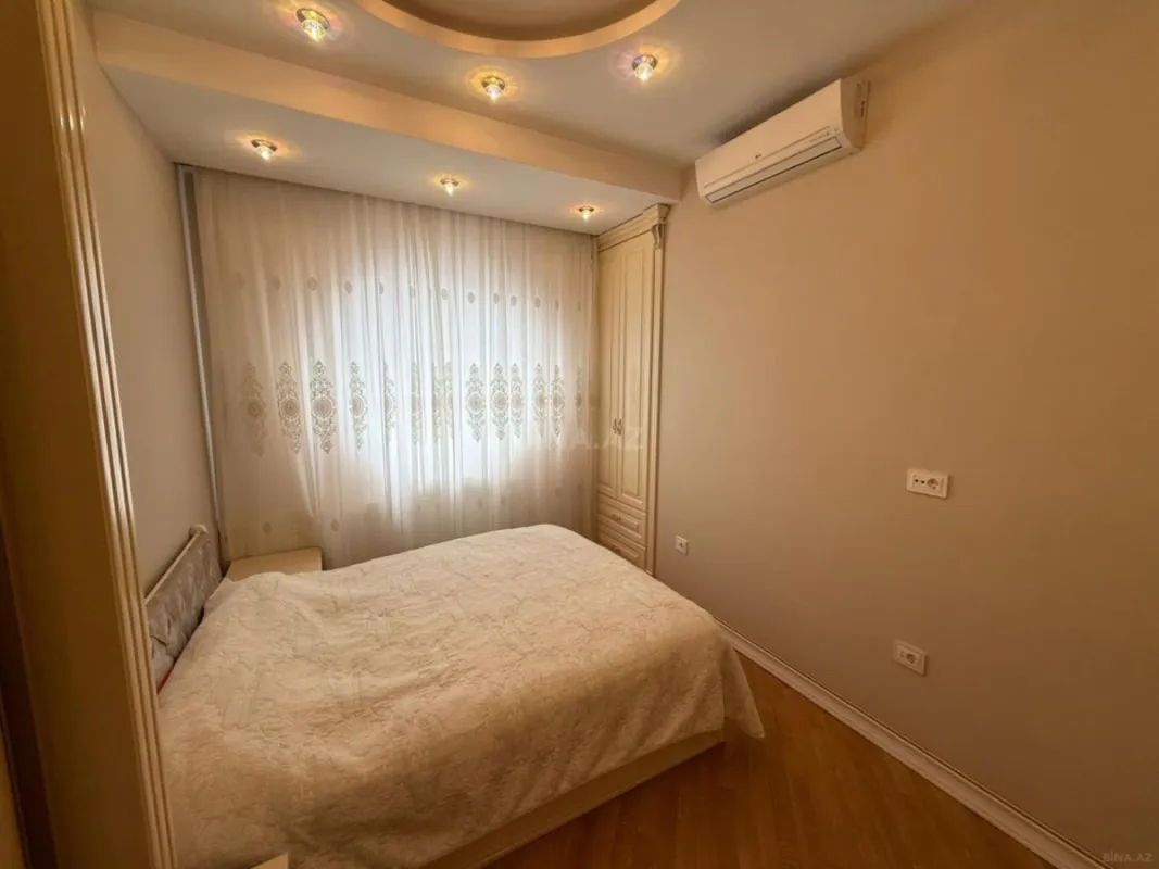 Satılır 3 otaqlı mənzil 130 m²