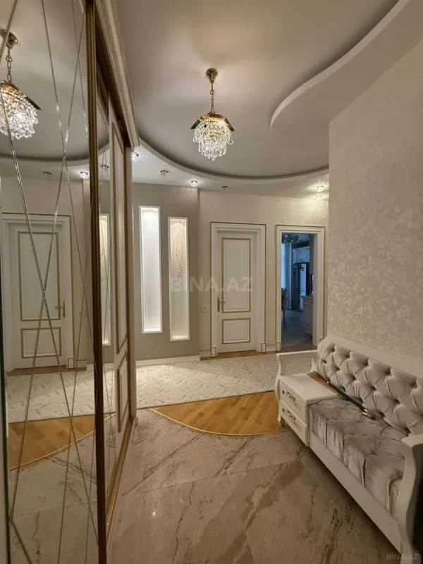 Satılır 3 otaqlı mənzil 130 m²