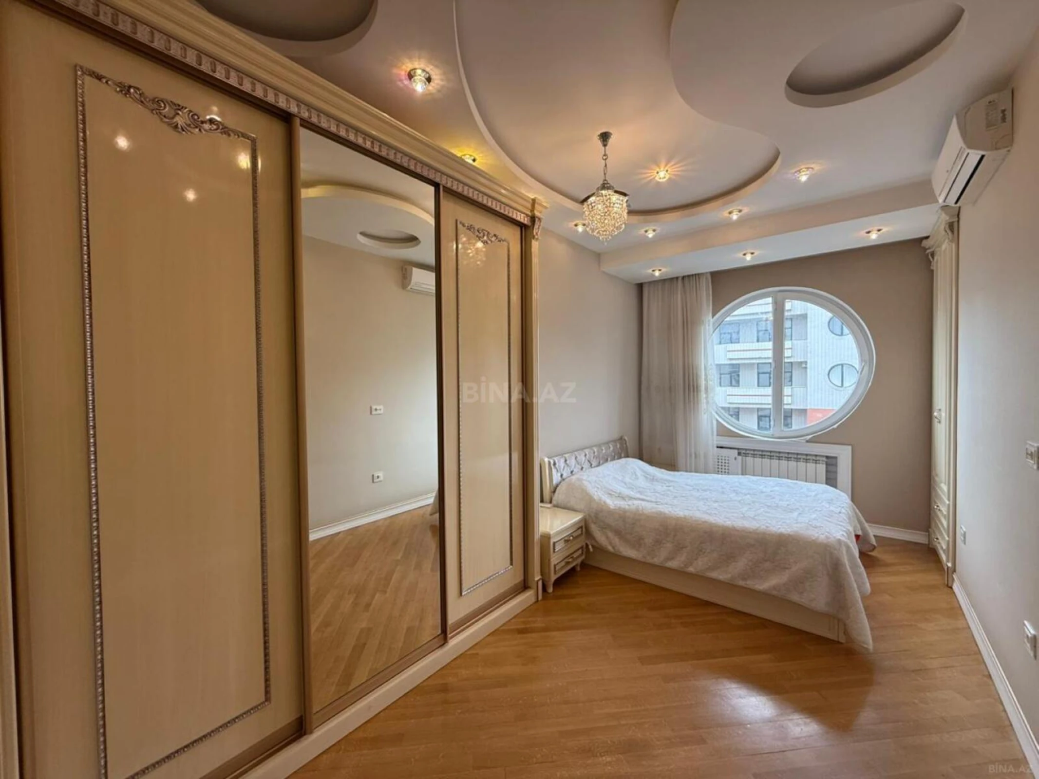 Satılır 3 otaqlı mənzil 130 m²