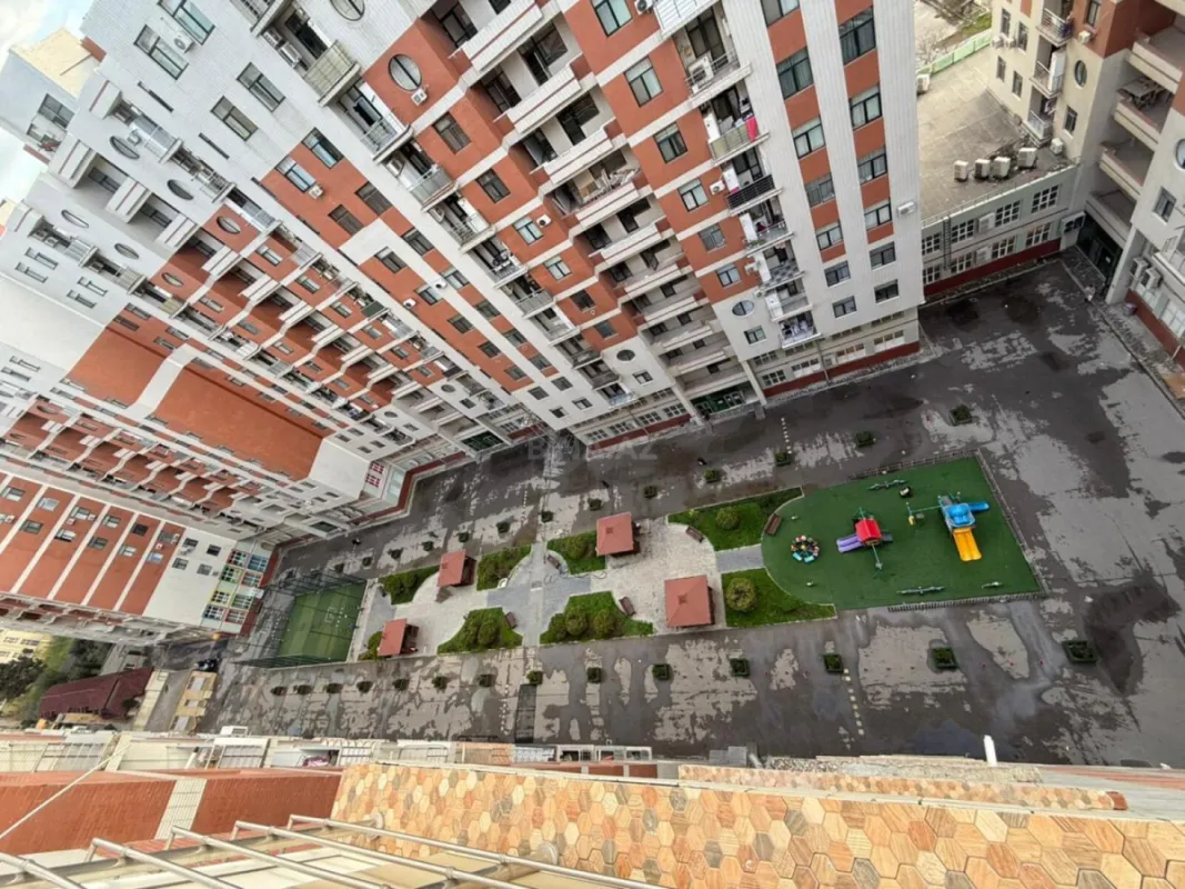 Satılır 3 otaqlı mənzil 130 m²