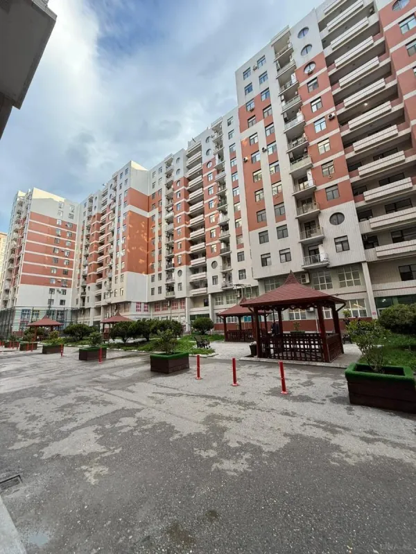 Satılır 3 otaqlı mənzil 130 m²