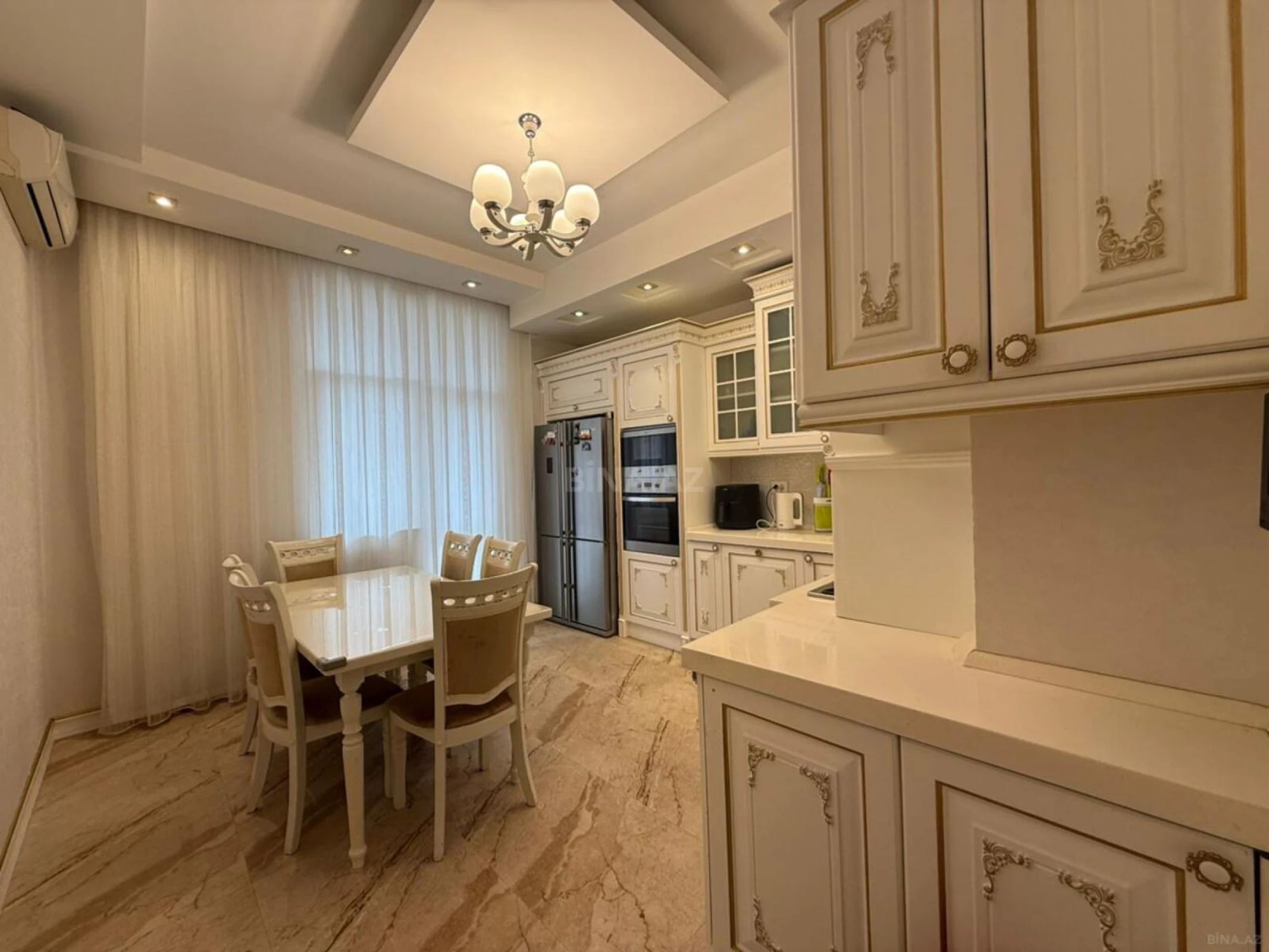Satılır 3 otaqlı mənzil 130 m²