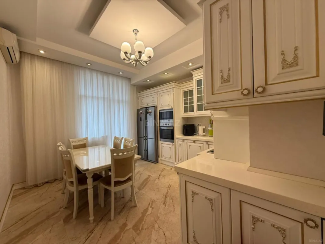 Satılır 3 otaqlı mənzil 130 m²