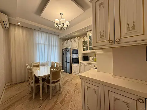 Satılır 3 otaqlı mənzil 130 m²