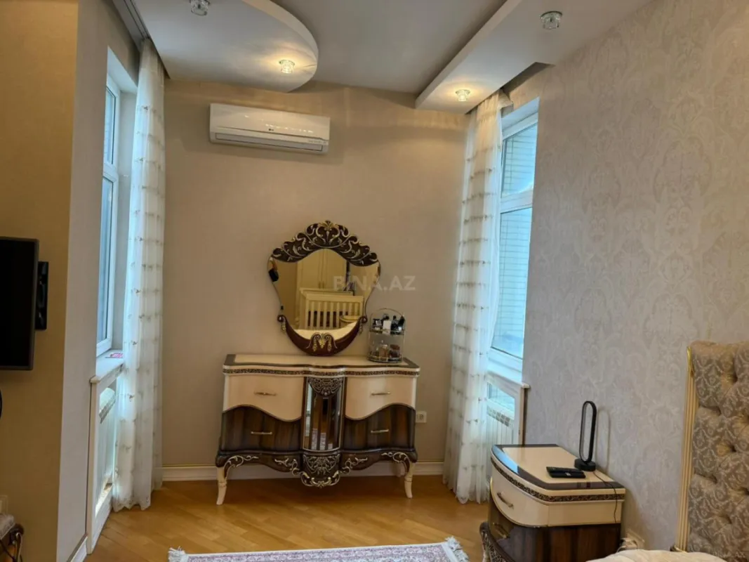 Satılır 3 otaqlı mənzil 130 m²