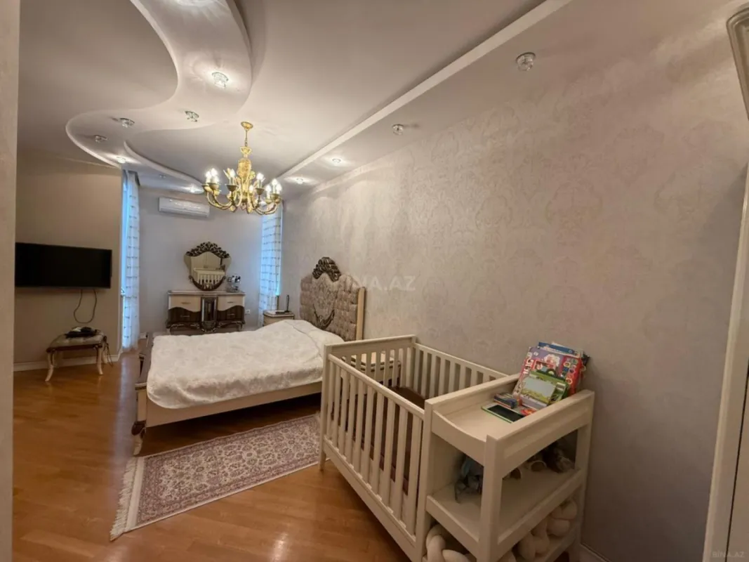 Satılır 3 otaqlı mənzil 130 m²