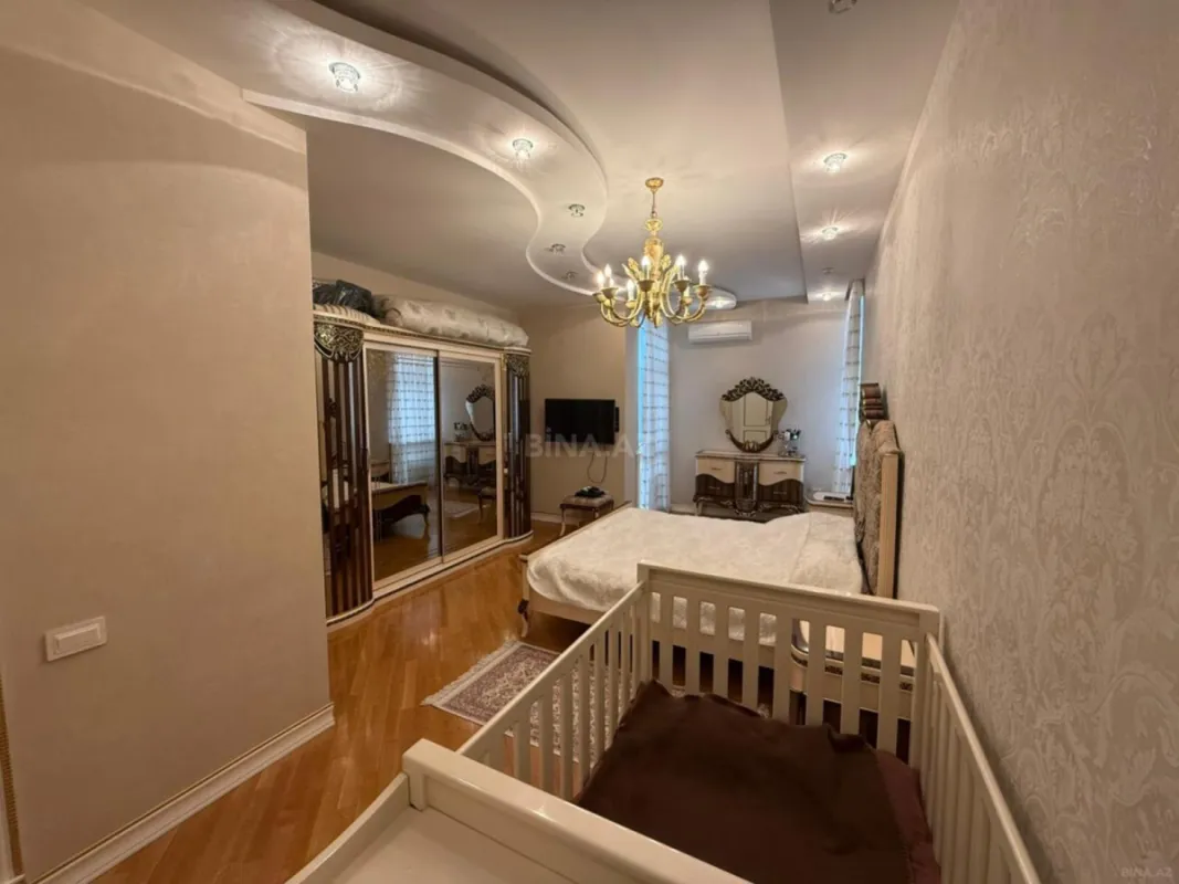 Satılır 3 otaqlı mənzil 130 m²