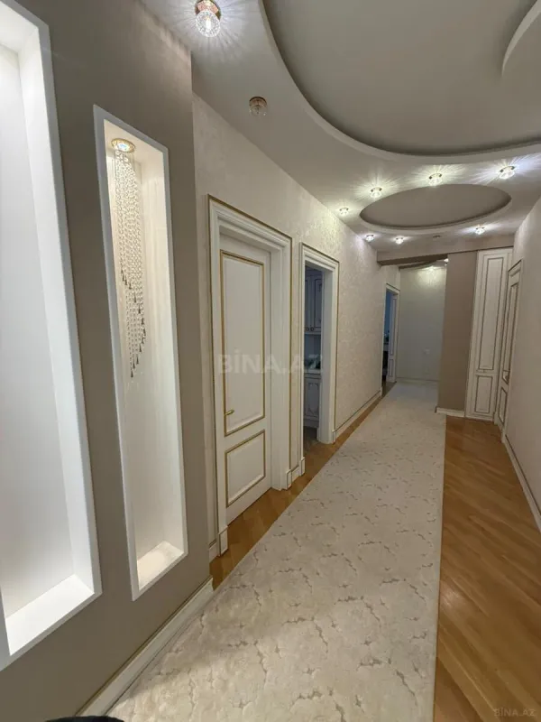 Satılır 3 otaqlı mənzil 130 m²