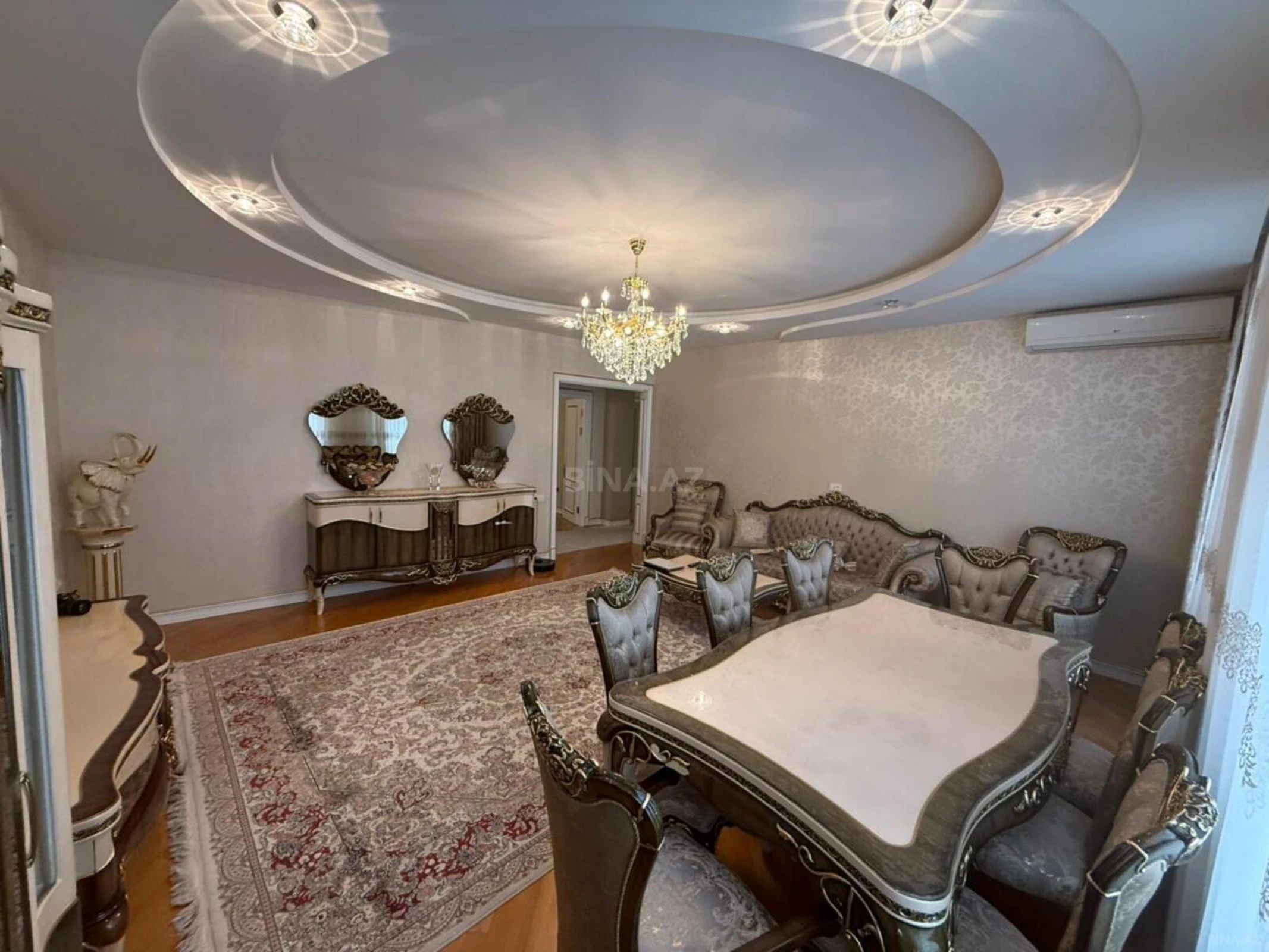 Satılır 3 otaqlı mənzil 130 m²