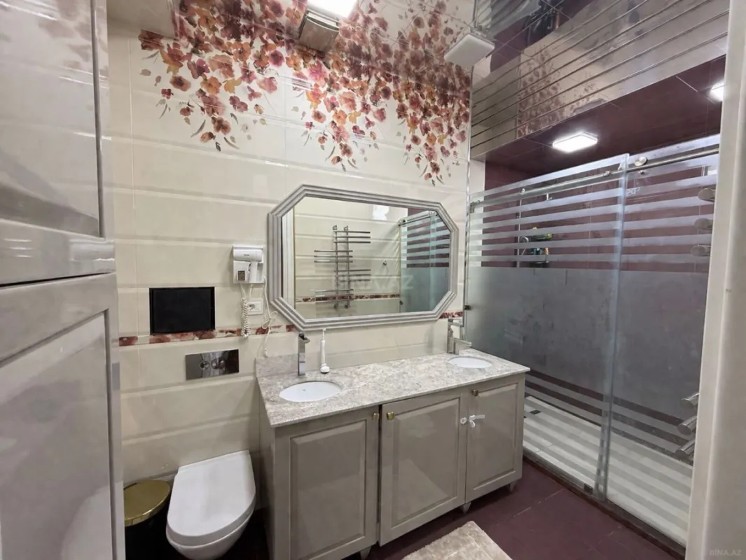 Satılır 3 otaqlı mənzil 130 m²