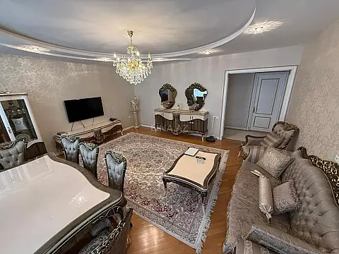 Satılır 3 otaqlı mənzil 130 m²