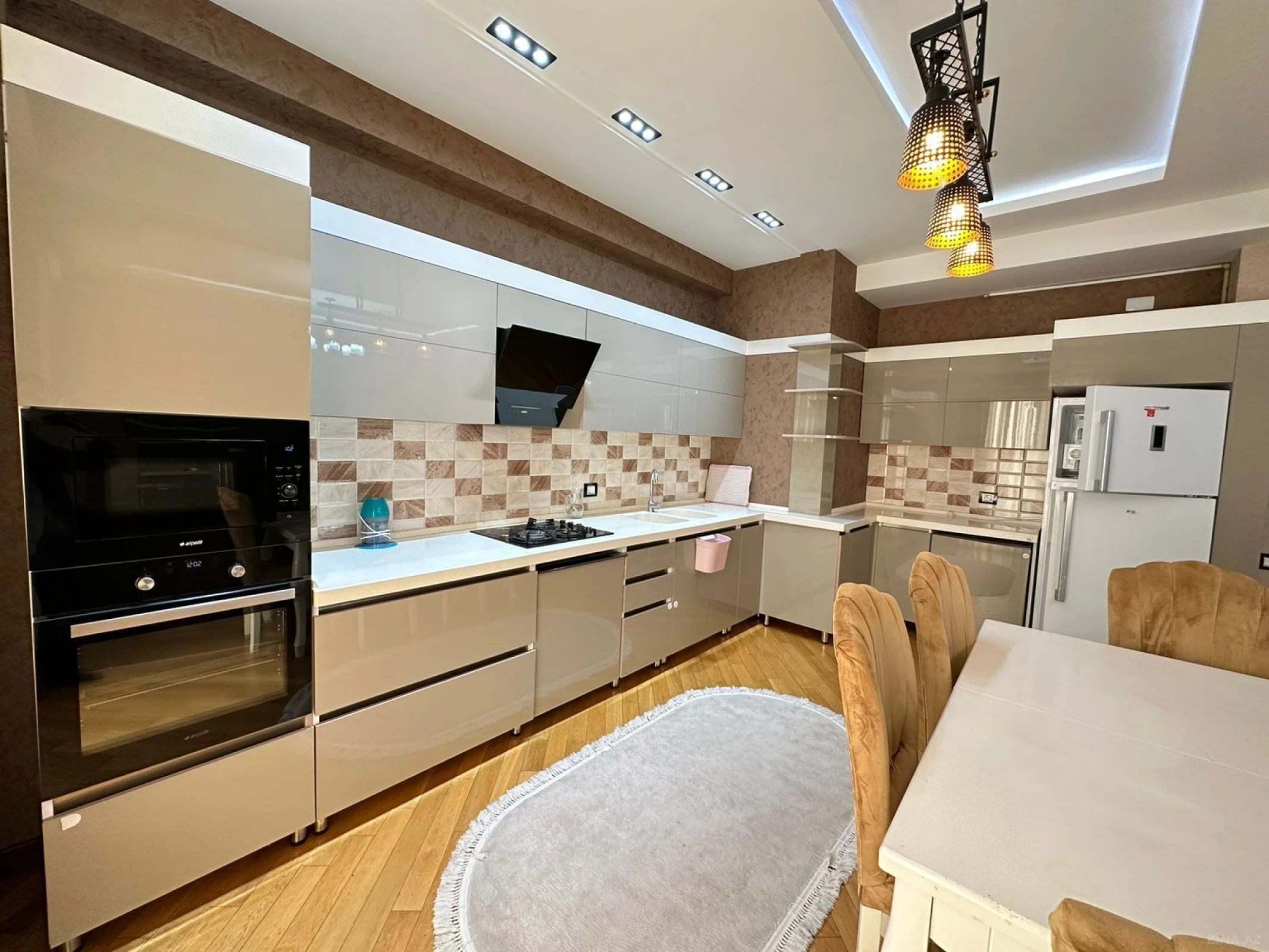 Kirayə verilir 3 otaqlı mənzil 130 m²