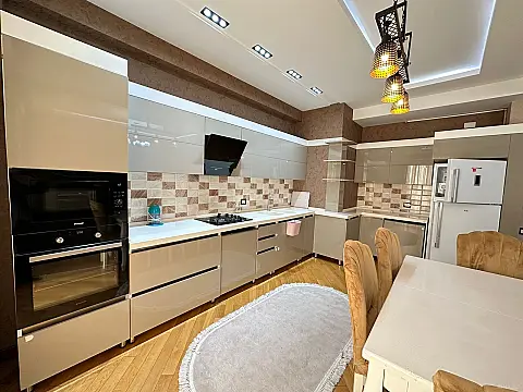 Kirayə verilir 3 otaqlı mənzil 130 m²