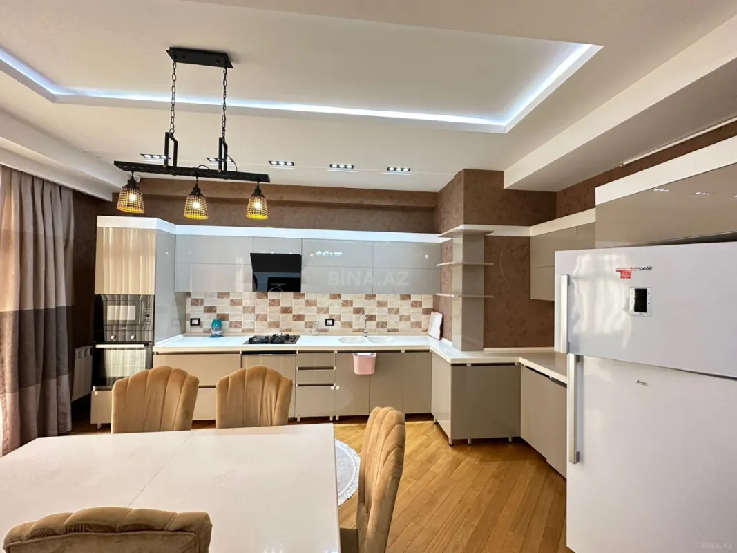 Kirayə verilir 3 otaqlı mənzil 130 m²