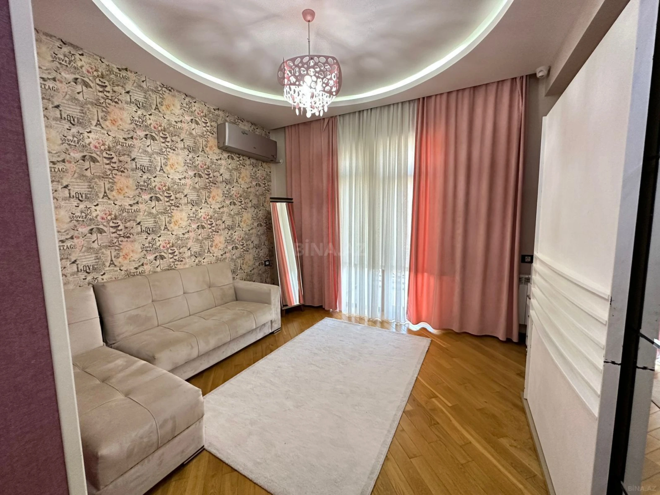 Kirayə verilir 3 otaqlı mənzil 130 m²