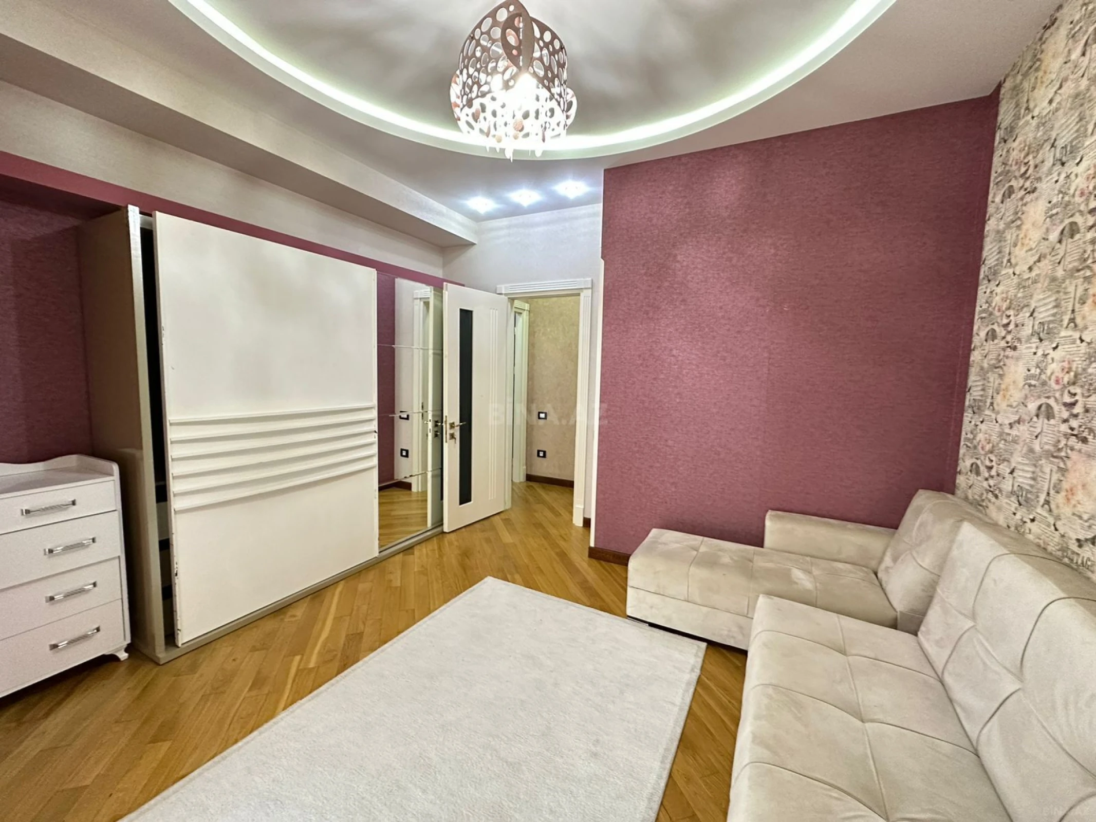 Kirayə verilir 3 otaqlı mənzil 130 m²