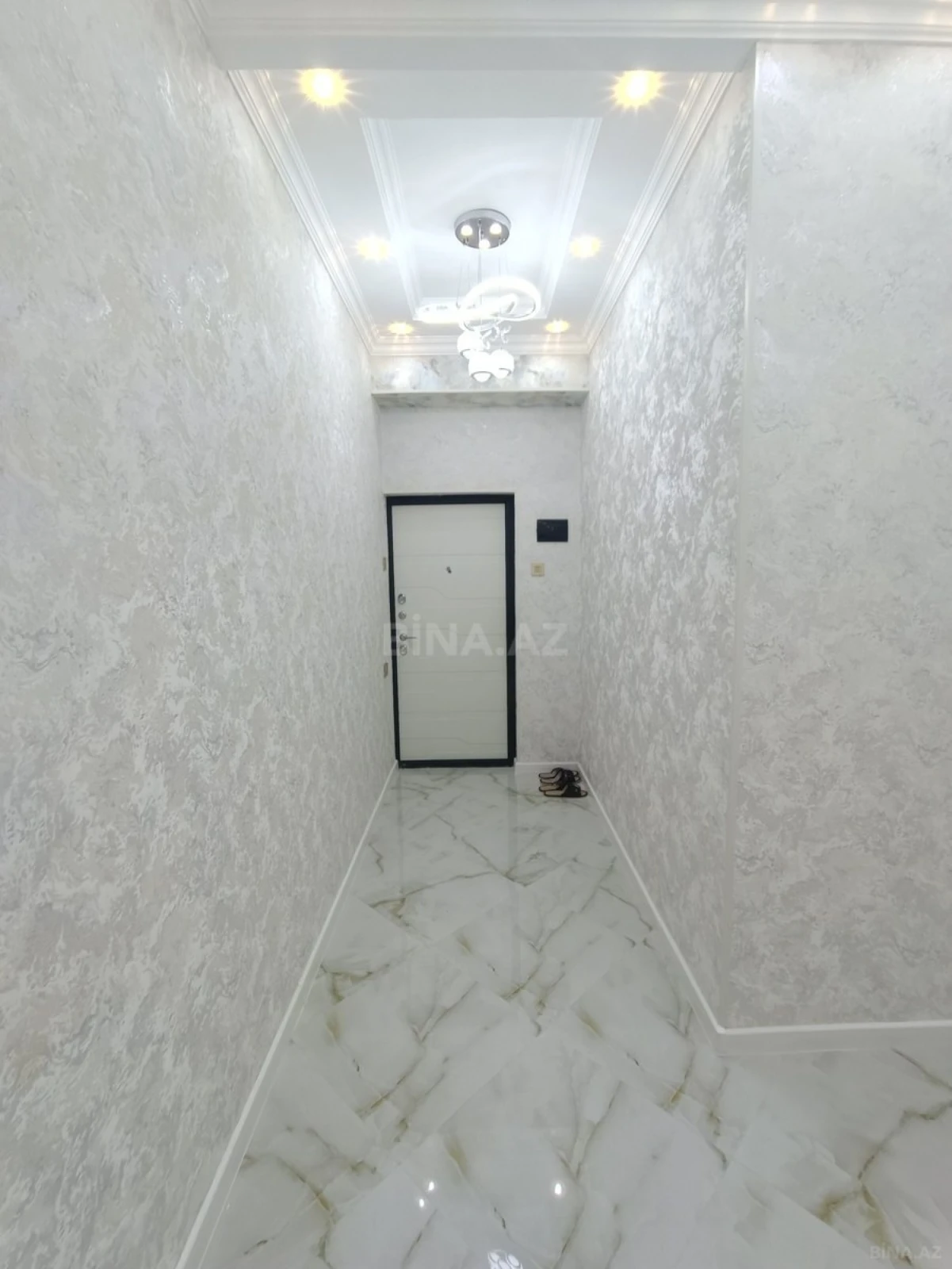 Satılır 2 otaqlı mənzil 67 m²
