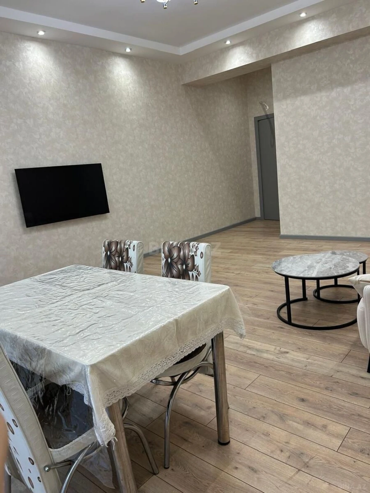 Kirayə verilir 2 otaqlı mənzil 90 m²
