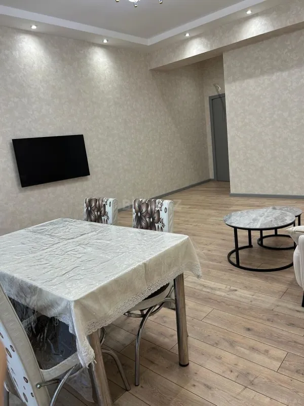 Kirayə verilir 2 otaqlı mənzil 90 m²