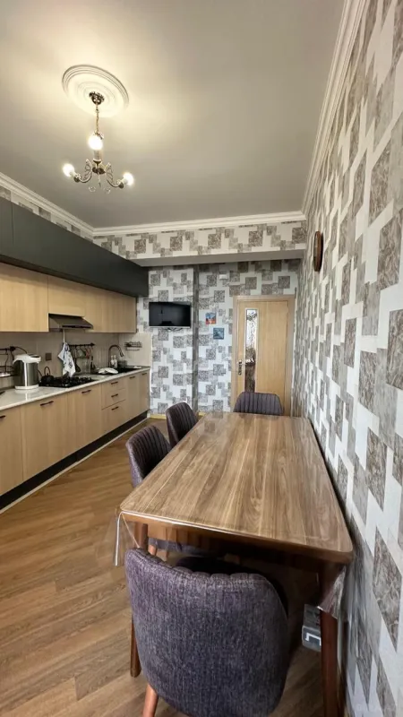 Satılır 2 otaqlı mənzil 103 m²