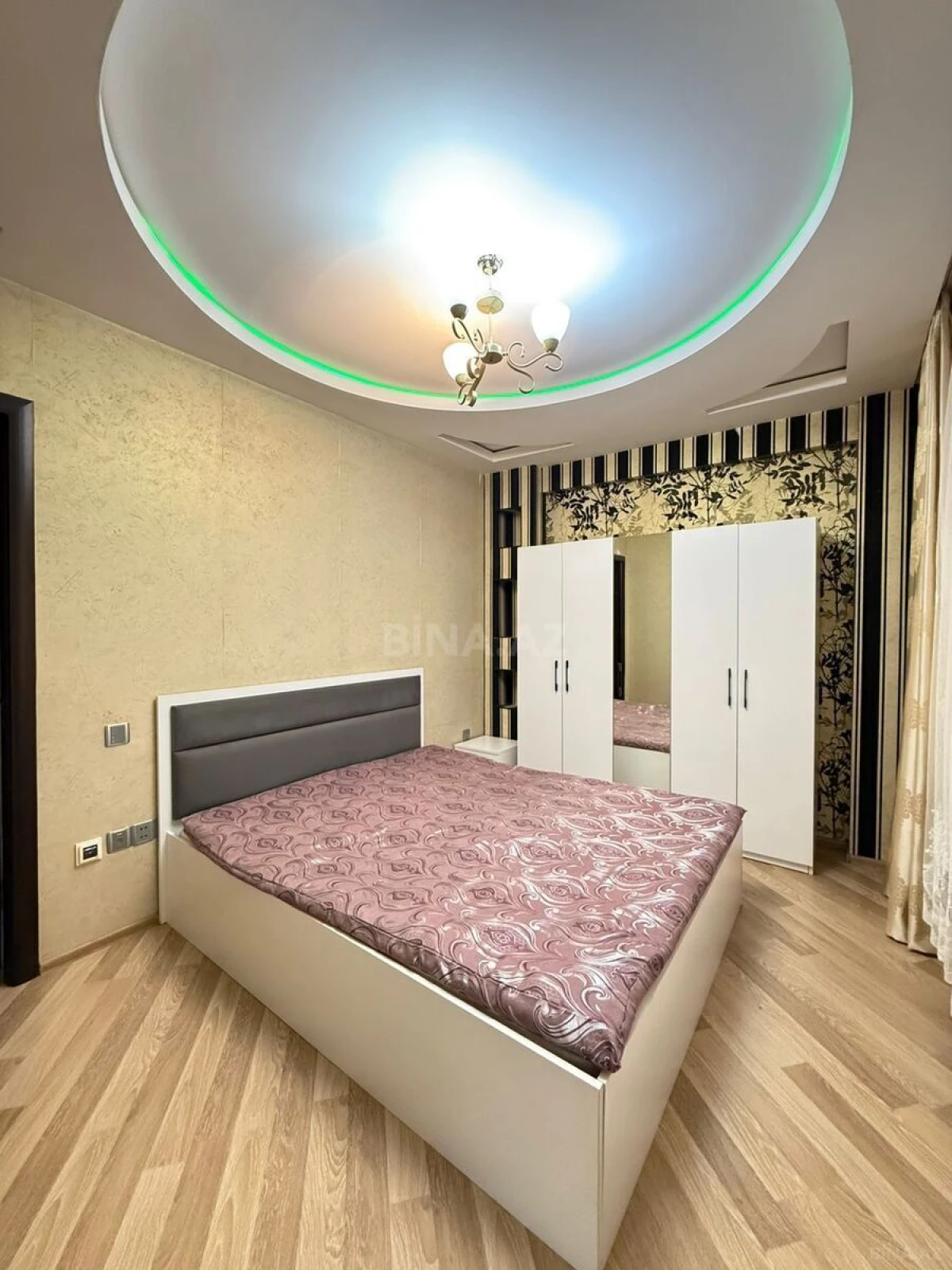 Satılır 2 otaqlı mənzil 75 m²